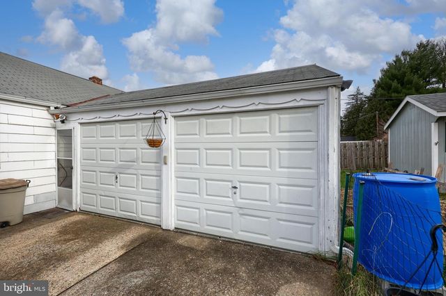 202 ELIZABETH DR, Lancaster, PA 17601