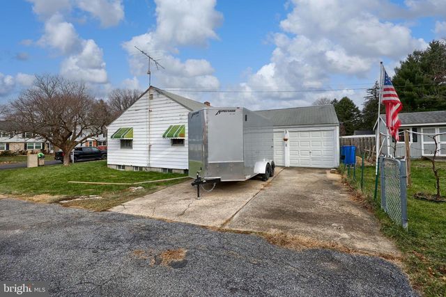 202 ELIZABETH DR, Lancaster, PA 17601