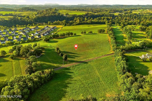 5 McCleary Bend Rd, Sevierville, TN 37876