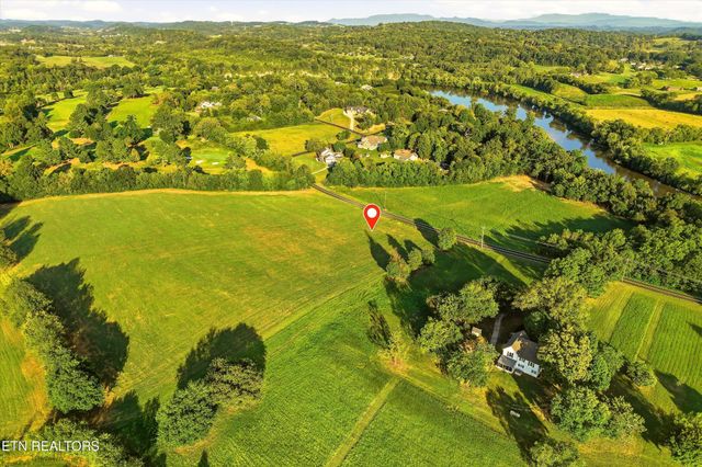 5 McCleary Bend Rd, Sevierville, TN 37876
