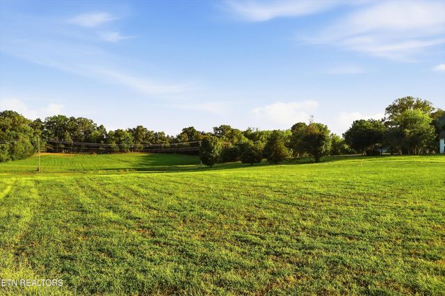 5 McCleary Bend Rd, Sevierville, TN 37876