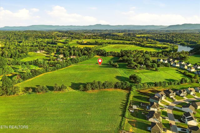 5 McCleary Bend Rd, Sevierville, TN 37876