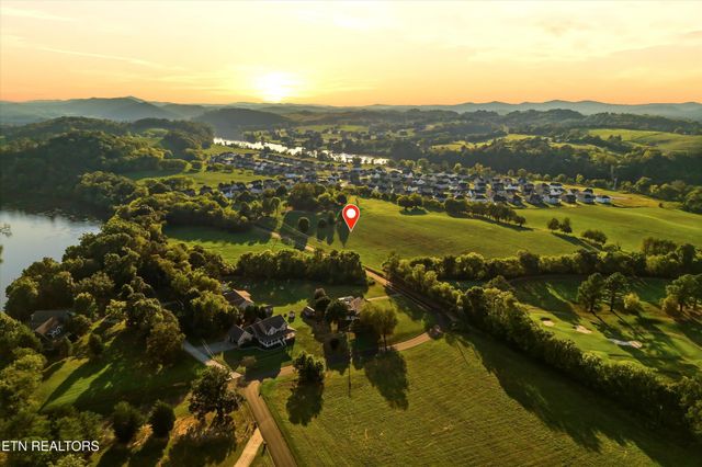 5 McCleary Bend Rd, Sevierville, TN 37876