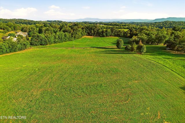 5 McCleary Bend Rd, Sevierville, TN 37876