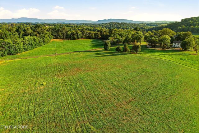 5 McCleary Bend Rd, Sevierville, TN 37876