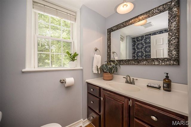 984 N Woodlawn Avenue, Kirkwood, MO 63122