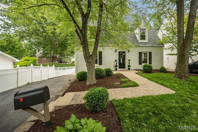 984 N Woodlawn Avenue, Kirkwood, MO 63122