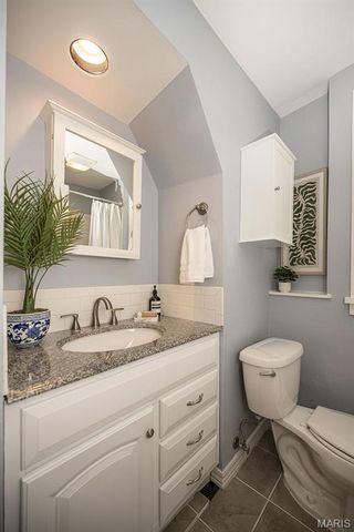 984 N Woodlawn Avenue, Kirkwood, MO 63122