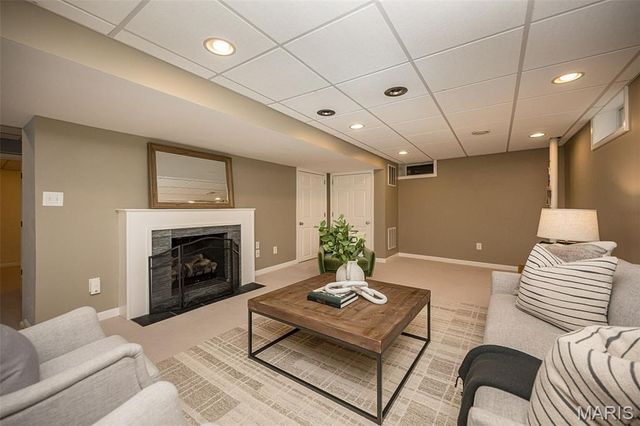 984 N Woodlawn Avenue, Kirkwood, MO 63122