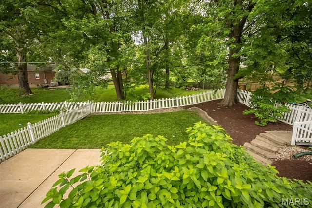 984 N Woodlawn Avenue, Kirkwood, MO 63122