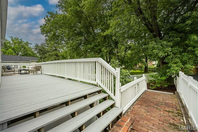 984 N Woodlawn Avenue, Kirkwood, MO 63122