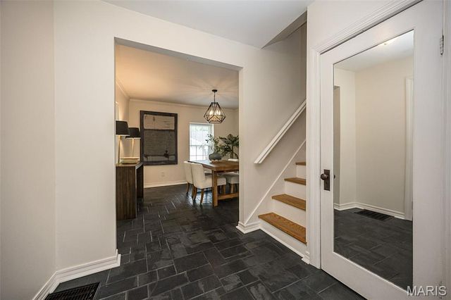984 N Woodlawn Avenue, Kirkwood, MO 63122