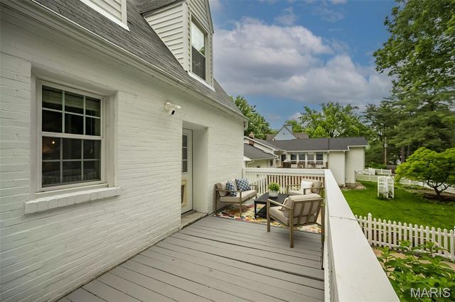 984 N Woodlawn Avenue, Kirkwood, MO 63122