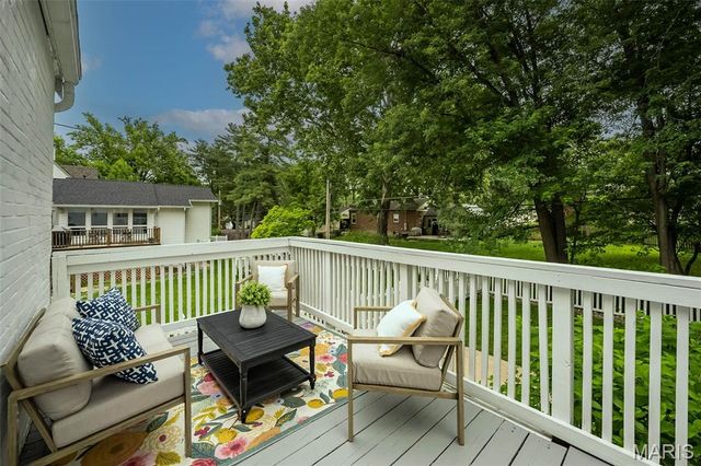 984 N Woodlawn Avenue, Kirkwood, MO 63122