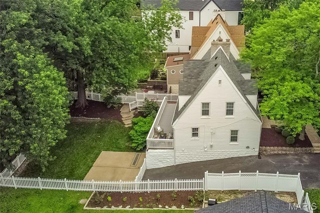 984 N Woodlawn Avenue, Kirkwood, MO 63122