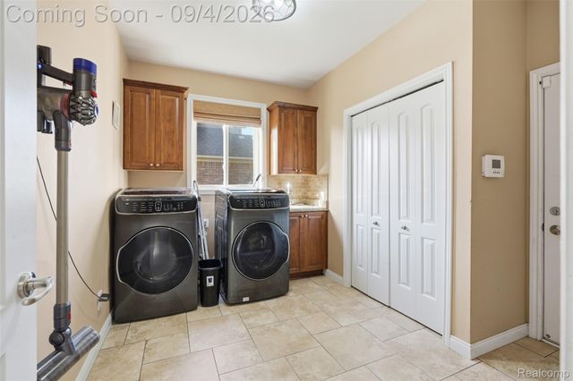 19330 Middle Branch Drive, Macomb Township, MI 48044
