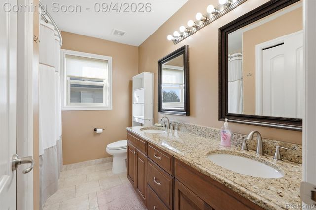 19330 Middle Branch Drive, Macomb Township, MI 48044