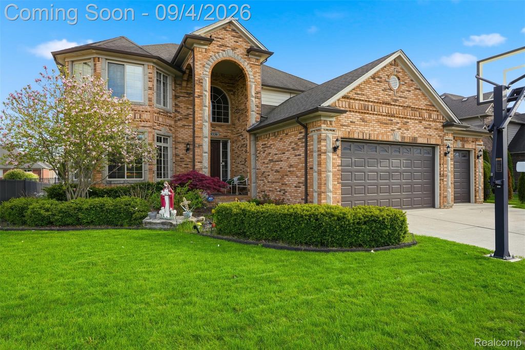 19330 Middle Branch Drive, Macomb Township, MI 48044