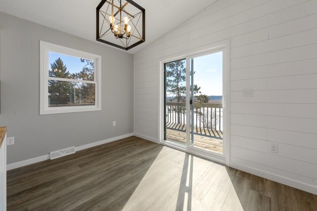 534 195th Lane NW, Cedar, MN 55011