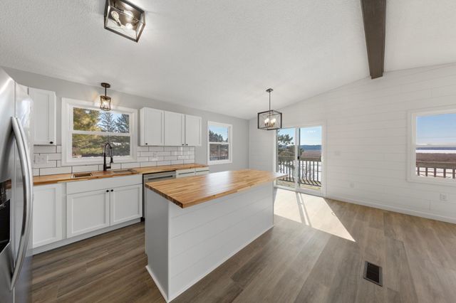 534 195th Lane NW, Cedar, MN 55011