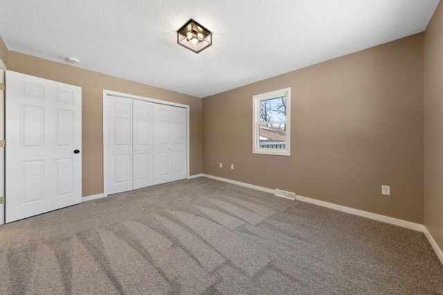 534 195th Lane NW, Cedar, MN 55011