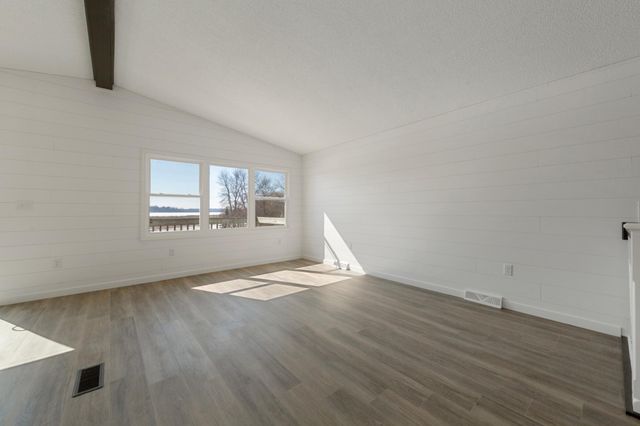 534 195th Lane NW, Cedar, MN 55011