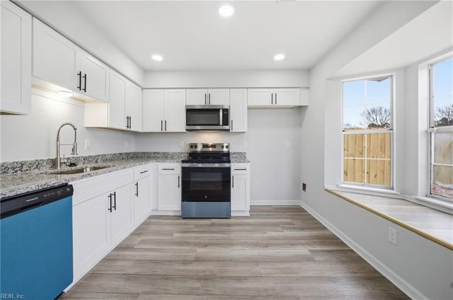 1 Holly Hill CT, Portsmouth, VA 23702