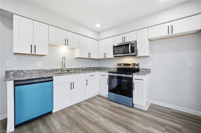 1 Holly Hill CT, Portsmouth, VA 23702