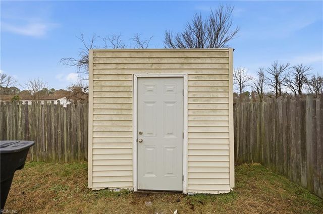 1 Holly Hill CT, Portsmouth, VA 23702