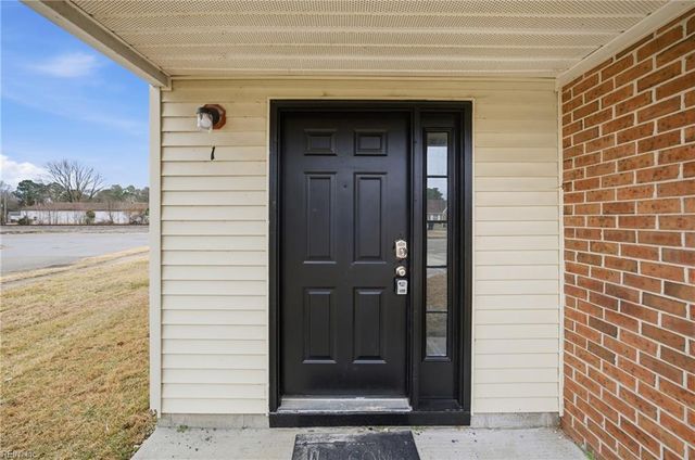 1 Holly Hill CT, Portsmouth, VA 23702