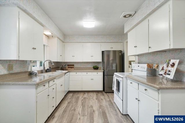 854 Madrona Av SE, Salem, OR 97302