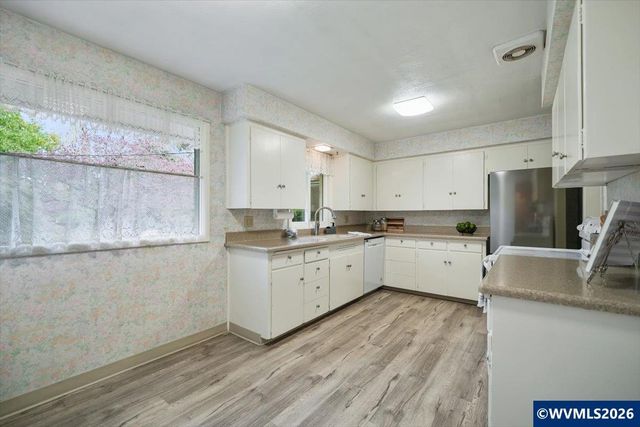 854 Madrona Av SE, Salem, OR 97302