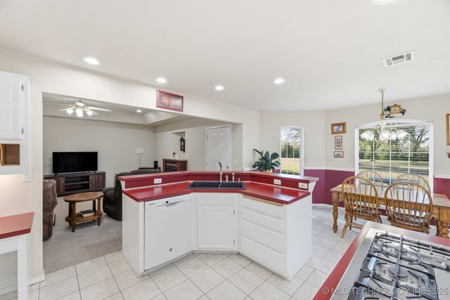 14022 N 150th East Avenue, Collinsville, OK 74021