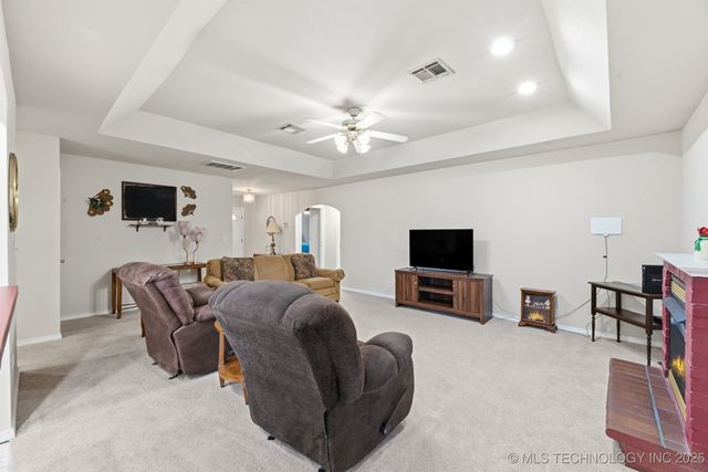 14022 N 150th East Avenue, Collinsville, OK 74021