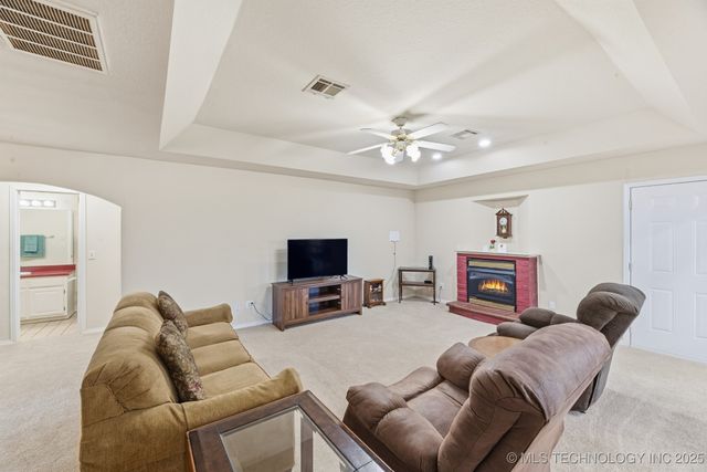 14022 N 150th East Avenue, Collinsville, OK 74021