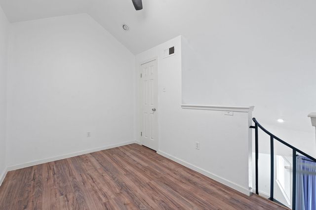 1840 Burton DR 208, Austin, TX 78741