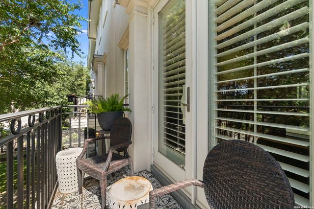 215 E MULBERRY AVE, San Antonio, TX 78212