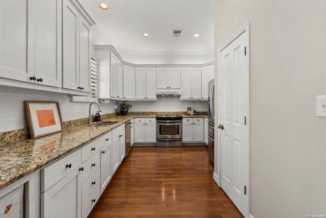 215 E MULBERRY AVE, San Antonio, TX 78212