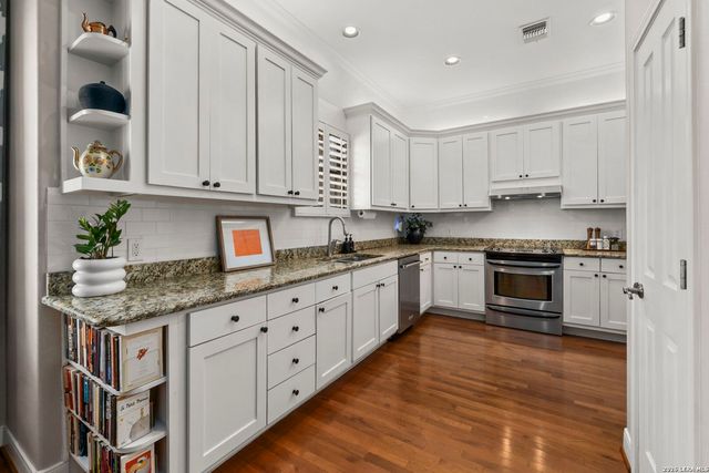 215 E MULBERRY AVE, San Antonio, TX 78212