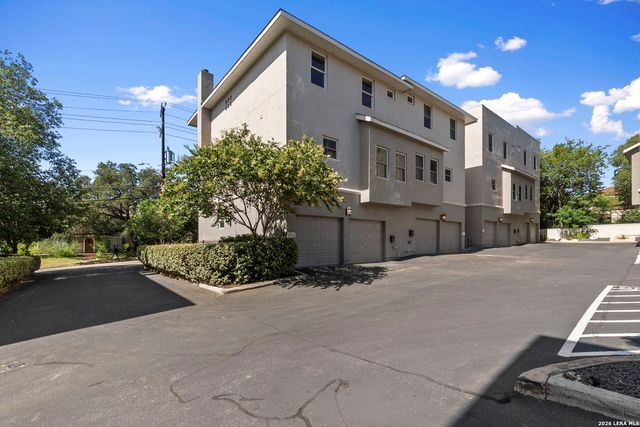 215 E MULBERRY AVE, San Antonio, TX 78212