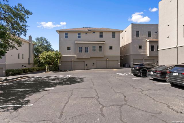 215 E MULBERRY AVE, San Antonio, TX 78212