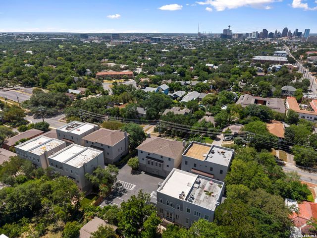 215 E MULBERRY AVE, San Antonio, TX 78212
