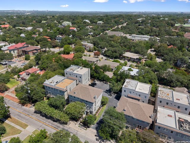 215 E MULBERRY AVE, San Antonio, TX 78212