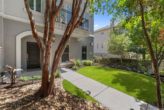 215 E MULBERRY AVE, San Antonio, TX 78212