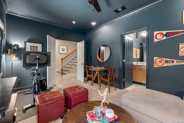 215 E MULBERRY AVE, San Antonio, TX 78212