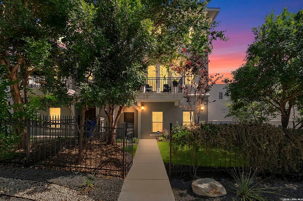 215 E MULBERRY AVE, San Antonio, TX 78212