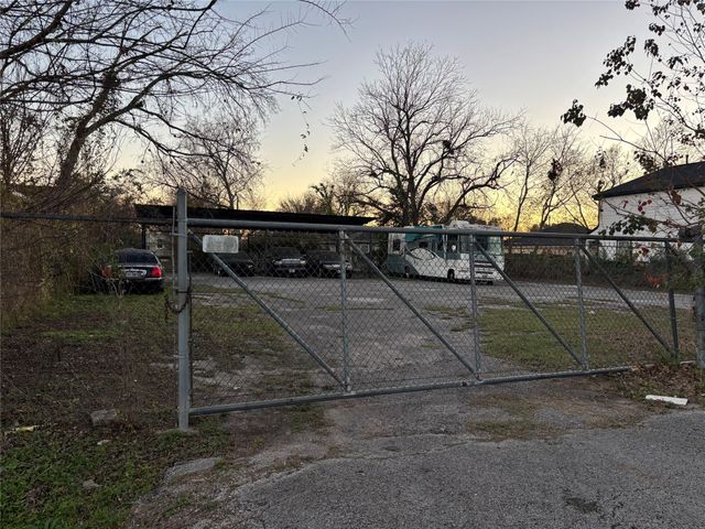 330 Connecticut Street, Houston, TX 77029