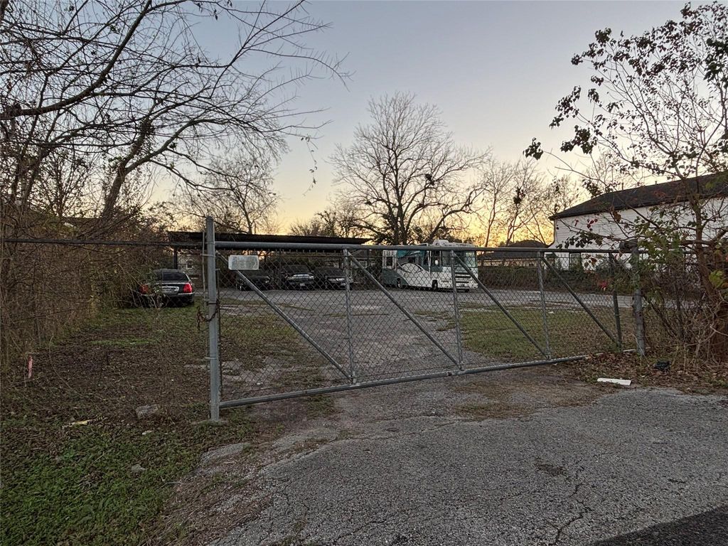 330 Connecticut Street, Houston, TX 77029