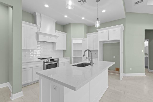 790 Bridgeview, Bridge City, TX 77611