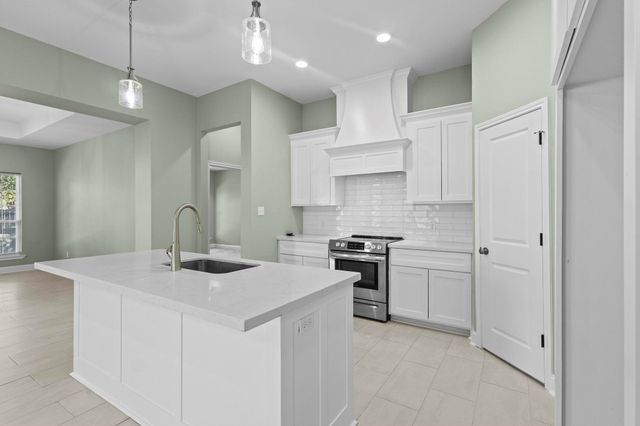 790 Bridgeview, Bridge City, TX 77611